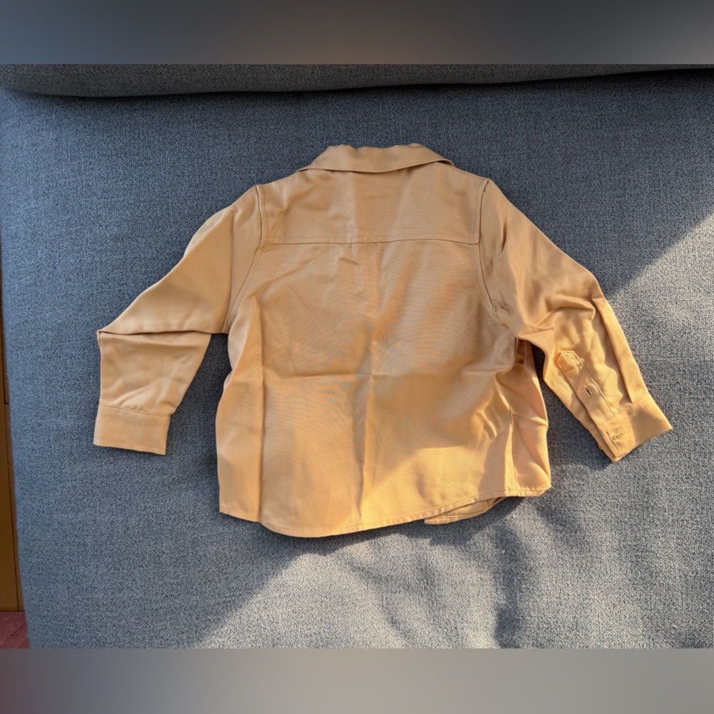 Mini Rodini Tan button up with hound dogs NWT 9-18mo - Picture 3 of 4